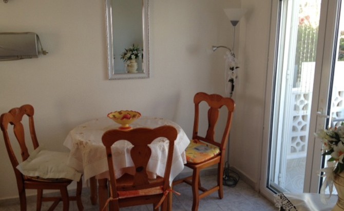 Semi-detached bungalow in sunny location