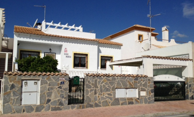 Coqueta casa pareada