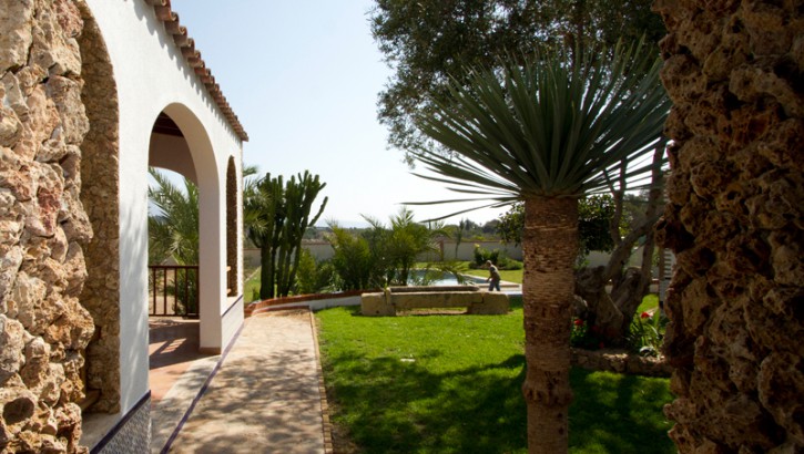 Maison luxueuse sur un grand terrain
