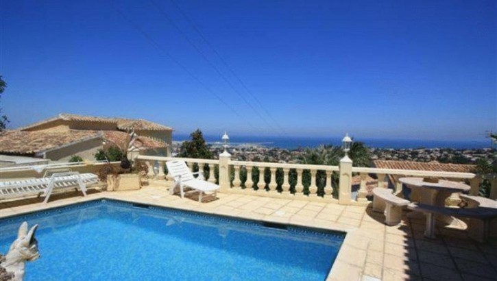 Villa with stunning sea views