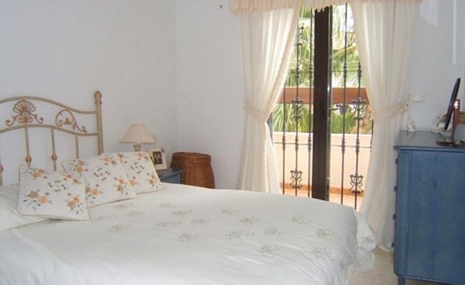 Very well presented terraced house in Las Ramblas Golf