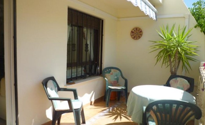 Very well presented terraced house in Las Ramblas Golf