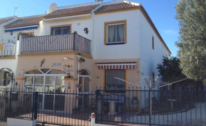 Top gepflegte Wohnung in Playa Flamenca