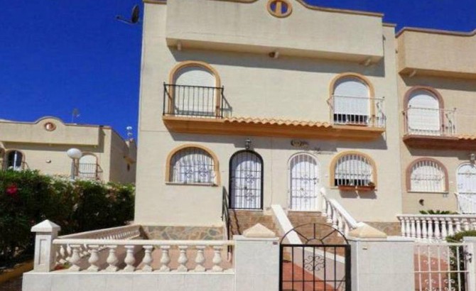 Casa adosada con vista al mar