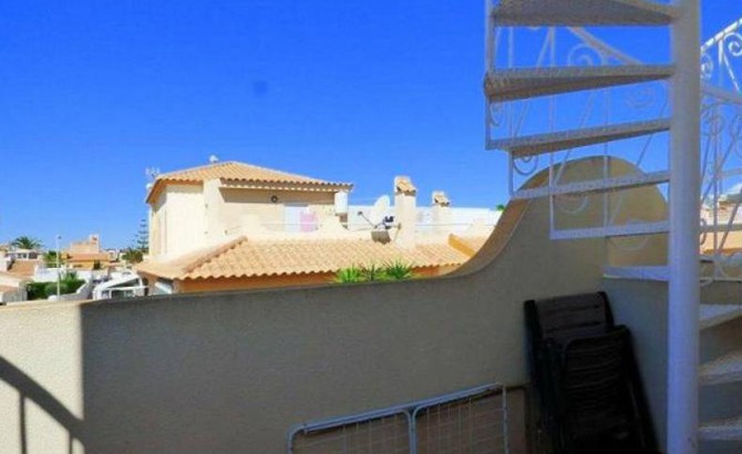 Maison mitoyenne d’une côté avec vue de mer