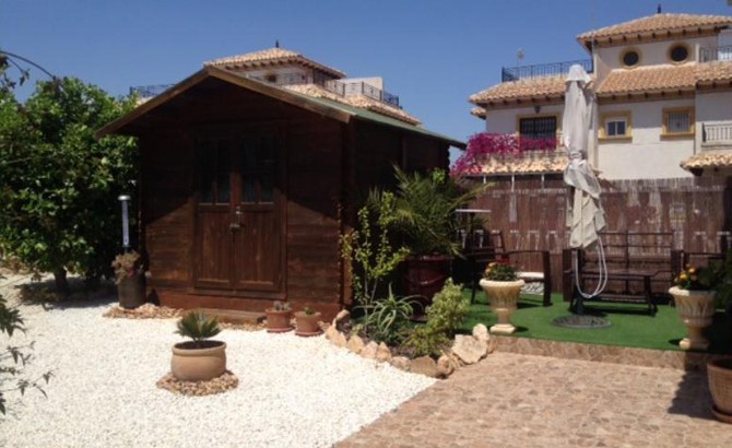 Corner house on a large corner plot (La Zenia)