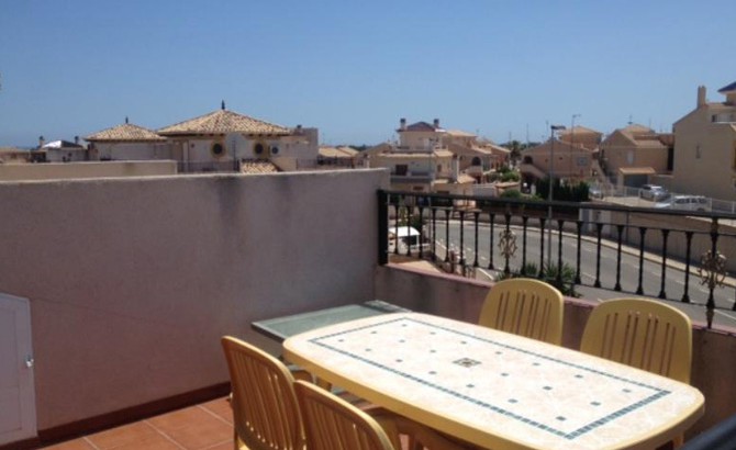 Corner house on a large corner plot (La Zenia)