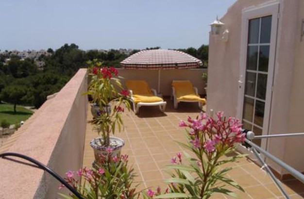 Attractive corner house on Villamartin Golf Course