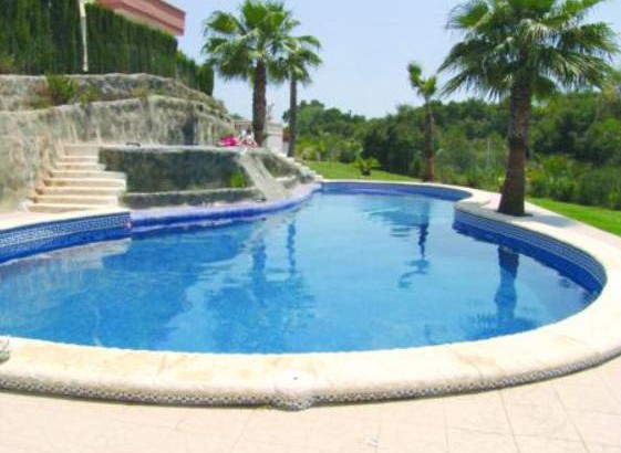 Attractive corner house on Villamartin Golf Course