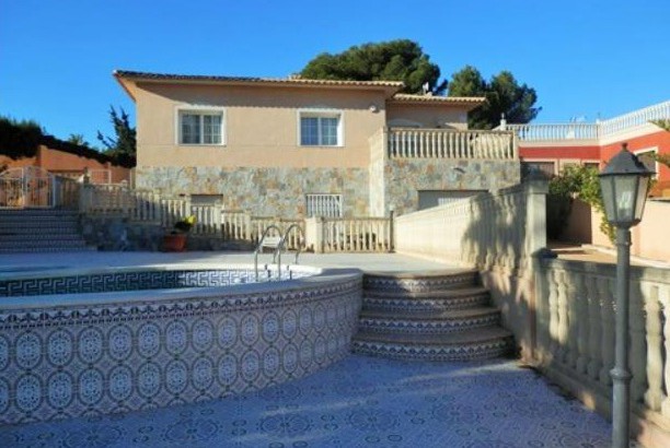 Villa orientada al sur en Los Balcones