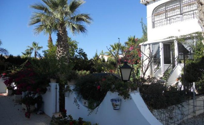 Wohnung mit eigenem Garten in Orihuela Costa