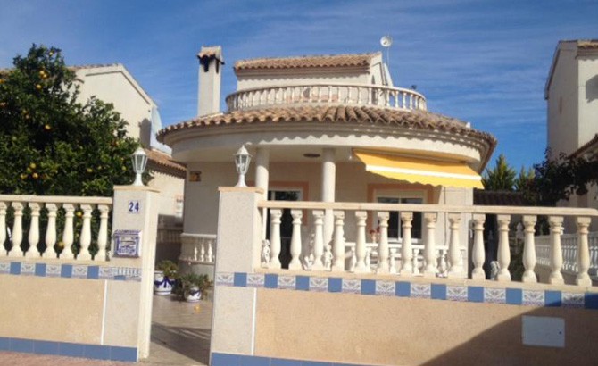 Detached house in sunny location in Quesada