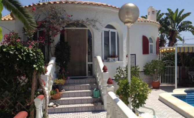 Attractive villa in Villamartin