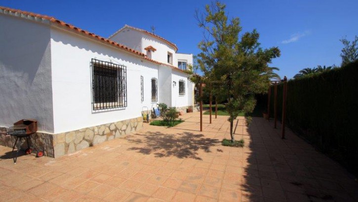 Top gepflegte Villa nur 150m vom Traumstrand in Denia entfernt