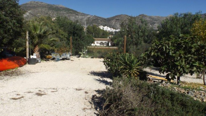 Private finca near the picturesque village of Jalon