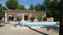 Villa with guest house and pool in La Nucia