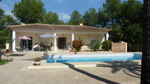 Villa avec une maison d’hôtes et piscine à La Nucia