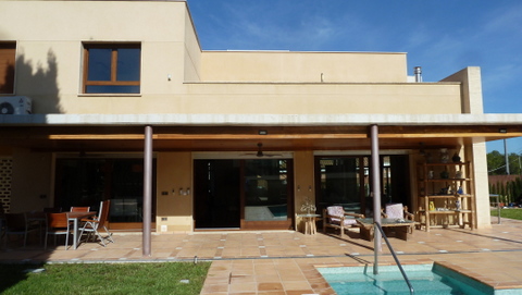 Große moderne Luxusvilla in Albir in Strandnähe