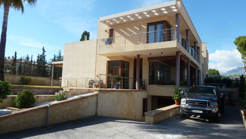 Große moderne Luxusvilla in Albir in Strandnähe