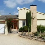 Villa con la casa de huéspedes y piscina en La Nucia