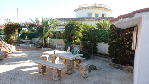 Villa en estilo escandinavo con gran jardín en La Nucia