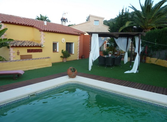 Casa de campo con piscina cerca de la playa en Albir