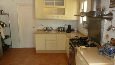 Villa con la casa de huéspedes y piscina en La Nucia