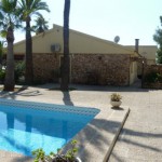 Villa con la casa de huéspedes y piscina en La Nucia