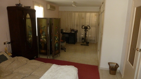 Villa with guest house and pool in La Nucia