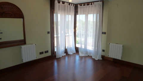 Große moderne Luxusvilla in Albir in Strandnähe