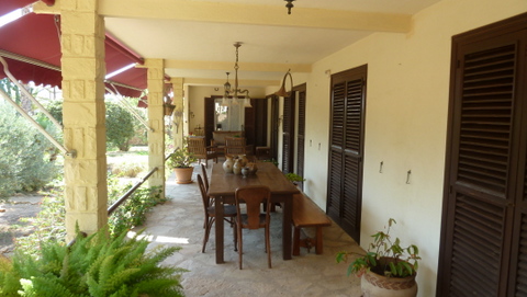 Villa con la casa de huéspedes y piscina en La Nucia