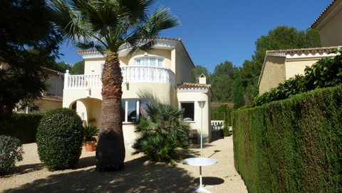 Villa en estilo escandinavo con gran jardín en La Nucia