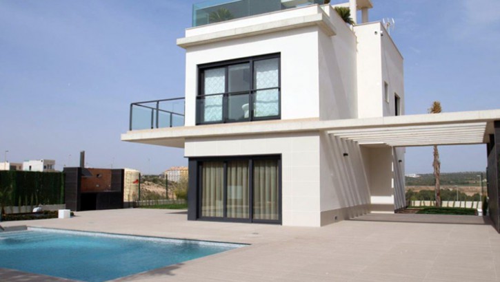 Amplias villas de 4 dormitorios con 4 baños ubicados en Torrevieja (Torreta Florida)