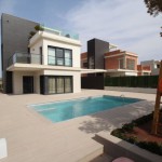 Amplias villas de 4 dormitorios con 4 baños ubicados en Torrevieja (Torreta Florida) pool