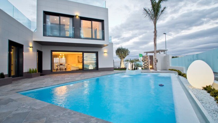 New luxury villas in Campoamor (Orihuela Costa) pool