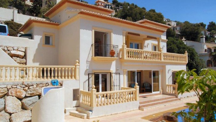 Villa moderna con vista al mar en Benissa
