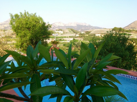 House with mediterranean atmosphere and pool in Altea