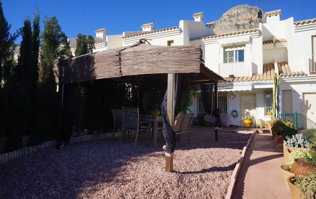 Maison mitoyenne élégante à Polop avec vue de mer