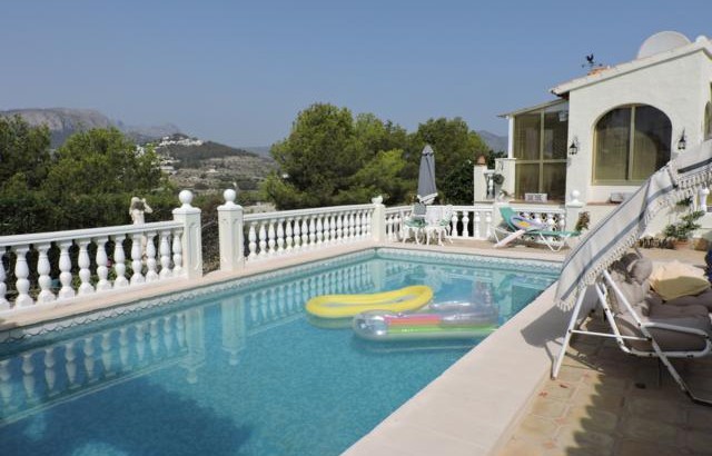 Gepflegtes Haus mit Pool in Calpe