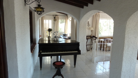 Casa maravillosa con apartamento y piscina en Alfaz del Pi