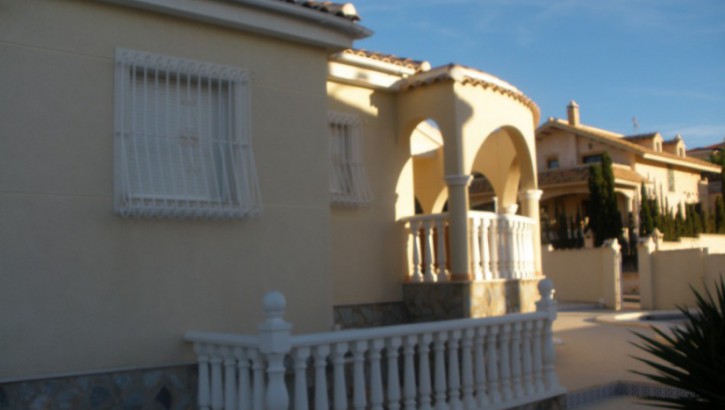 Villa with apartment and pool La Marina