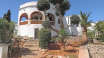 Cultivated villa with sea view Denia