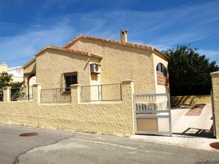 House with communal pool in La Marina