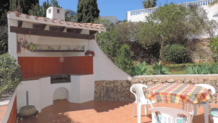 Villa cuidada con vista al mar Denia