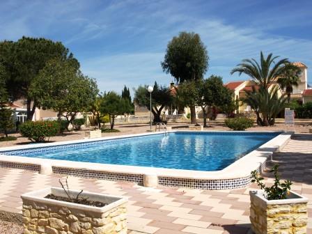 Casa con piscina comunitaria en La Marina