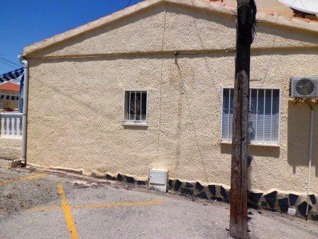 Chalet adosado con terraza en La Marina