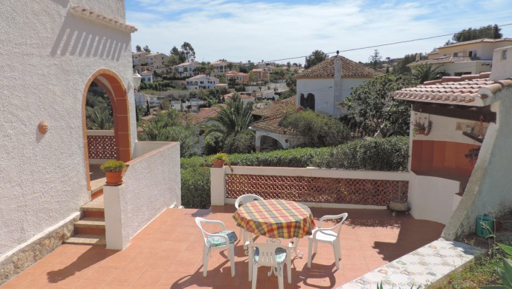 Cultivated villa with sea view Denia