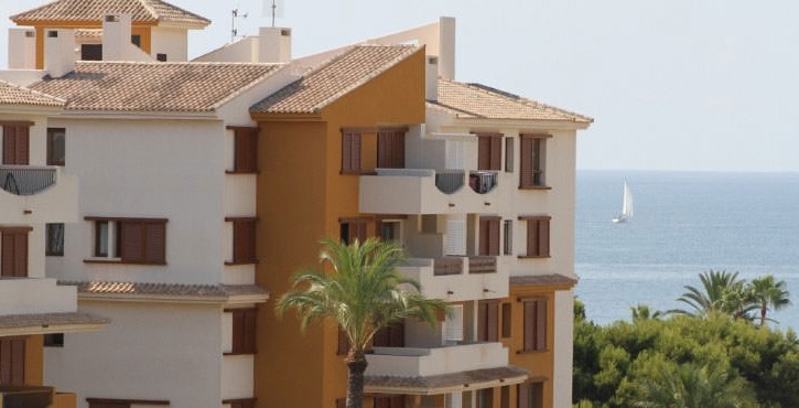 Apartamentos en primera línea de mar en Punta Prima (Orihuela Costa)