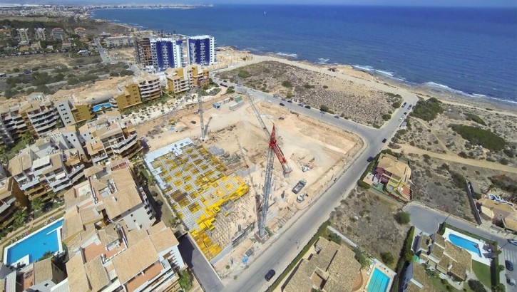 Apartamentos en primera línea de mar en Punta Prima (Orihuela Costa)