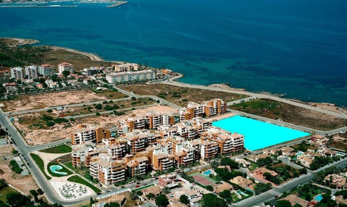 Apartamentos en primera línea de mar en Punta Prima (Orihuela Costa)